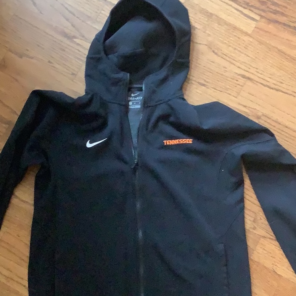 Nike size Med women’s dri fit zip Tennessee hoodie